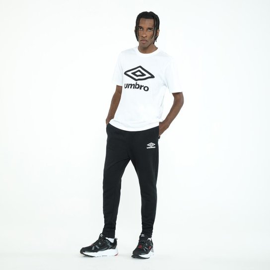Camiseta Masculina Umbro Essential Logo