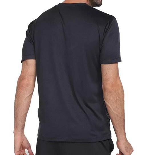 camiseta Umbro Graphic Club Pto/Cinza