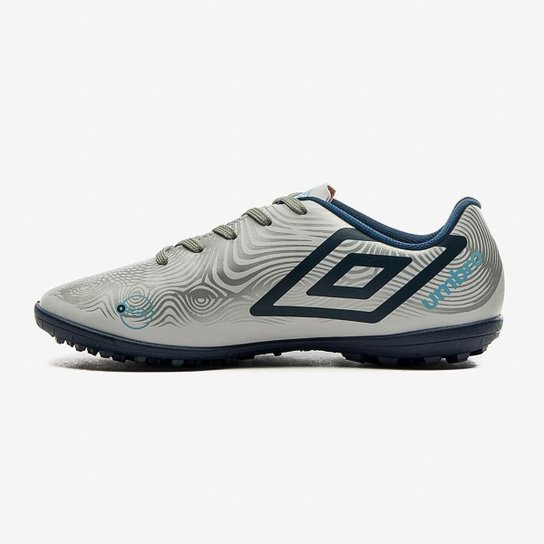 Chuteira Society Umbro Orbit Unissex Branco Prata Marinho Grama Sintética Futebol Jogadas Leve