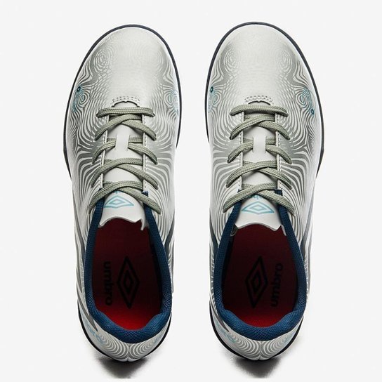 Chuteira Society Umbro Orbit Unissex Branco Prata Marinho Grama Sintética Futebol Jogadas Leve