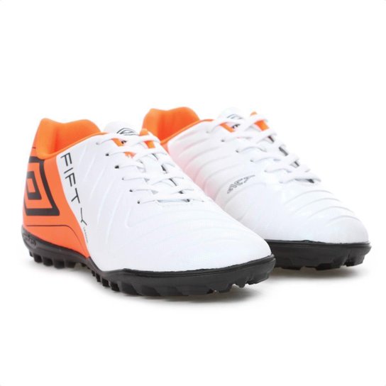 Chuteira Umbro Society Fifty Vi League Branco Laranja Fluor e Preto - Masculino