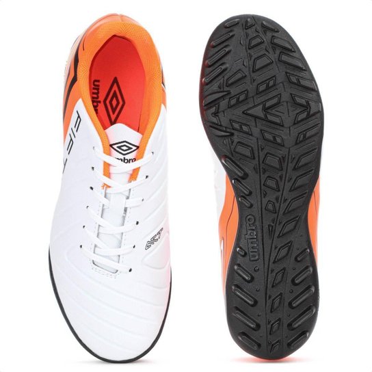 Chuteira Umbro Society Fifty Vi League Branco Laranja Fluor e Preto - Masculino
