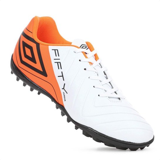 Chuteira Umbro Society Fifty Vi League Branco Laranja Fluor e Preto - Masculino