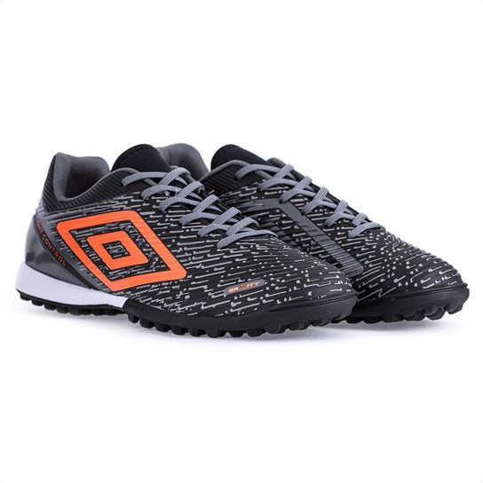 Chuteira Umbro Society Gravity Preto Grafite e Laranja - Masculino