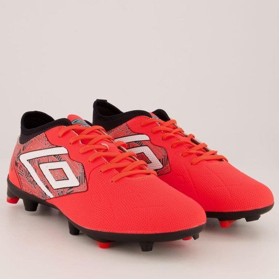 Chuteira Umbro Tocco II Club Campo Coral e Preta