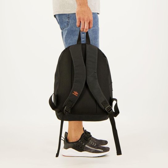 Mochila Umbro Chess Waves Preta e Branca